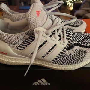 ULTRABOOST 5.0 DNA SHOES